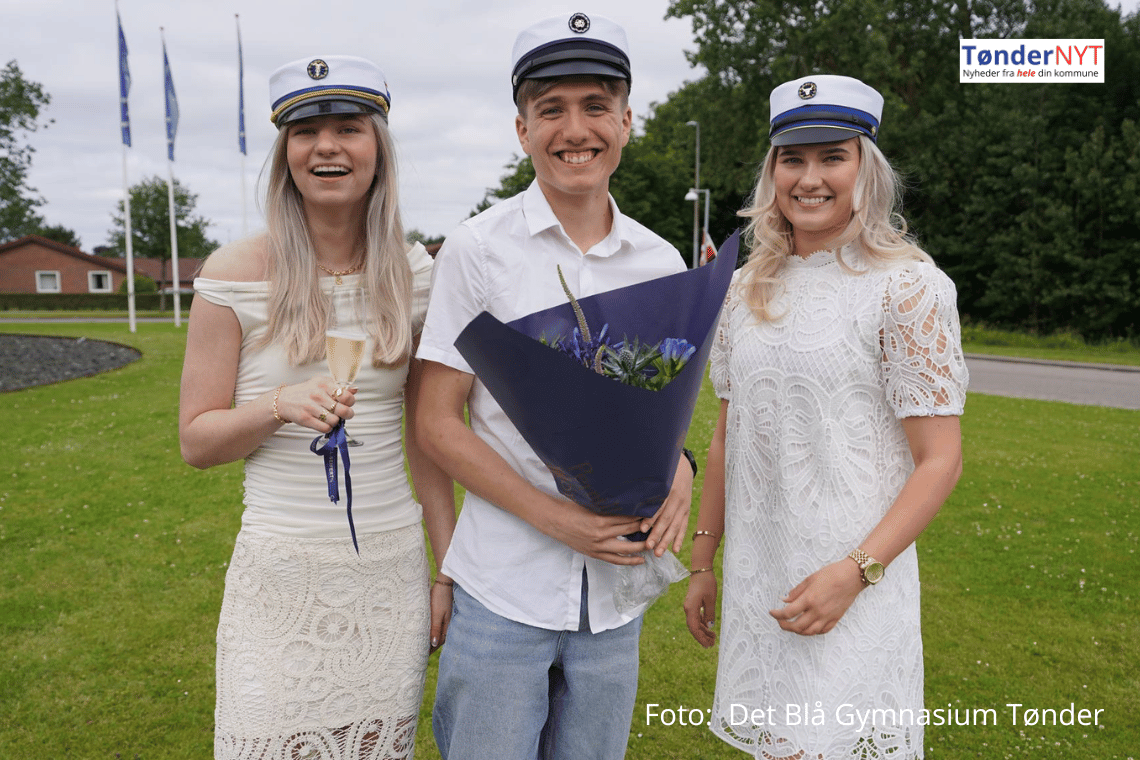 Studenter springer ud fra Det blå Gymnasium Tønder